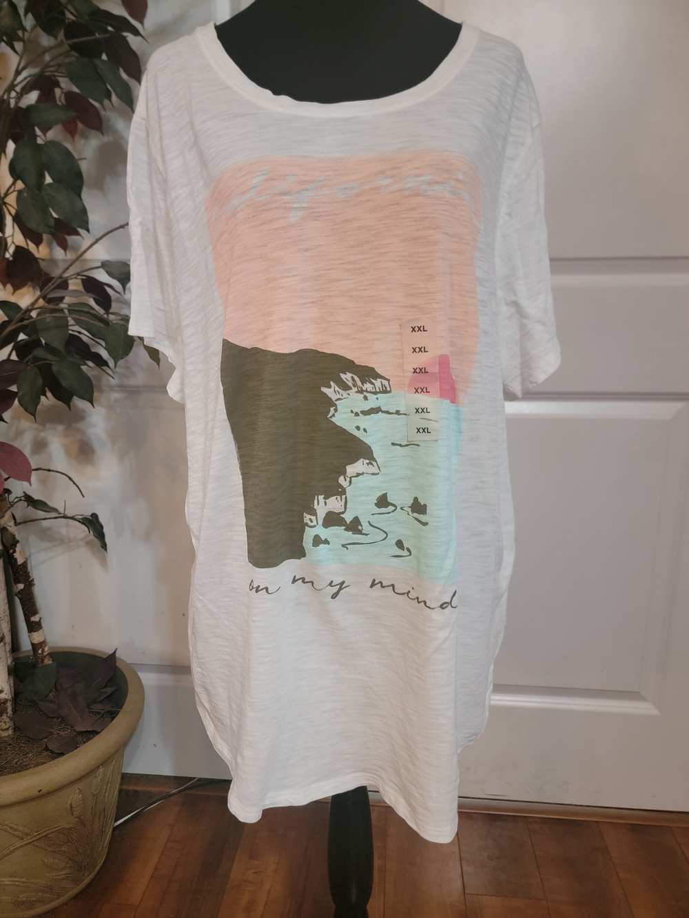Old Navy White Short Sleeve Graphic Tee with Pastel Print